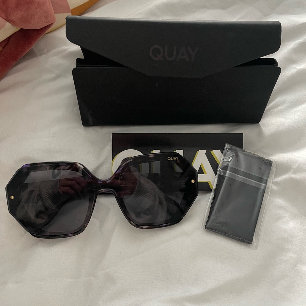 QUAY Sunglasses. Like new. With case.